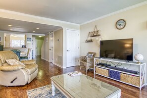 Smart TV, DVD player, stereo