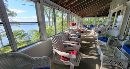 Unforgettable Waterfront Retreat: Featured on PBS, Perfect for Families & Friends!