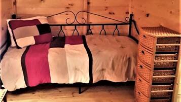 1 bedroom, bed sheets