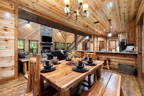 Dining - Runnin' Moon -Hot Tub, Gameroom, Pet Friendly, FREE Firewood! (Broken Bow)