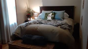 2 bedrooms, iron/ironing board, free WiFi, bed sheets