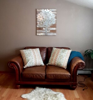 TV, books, stereo - Gift yourself a getaway in 2026 (Cedarburg)