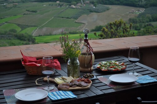 EN VILLE! GRANDES TERRASSES ET VUES sur les vignobles et les oliveraies - Marchez jusqu'au centre!