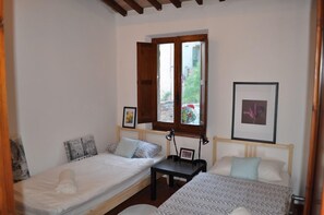 4 室のベッドルーム、アイロン / アイロン台、WiFi、ベッドシーツ