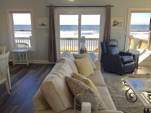 Smart TV, fireplace, DVD player, books - Margaritaville -New Oceanfront Home w/Elevator & Reverse Floor Plan 3,000 sq ft (Topsail Beach)
