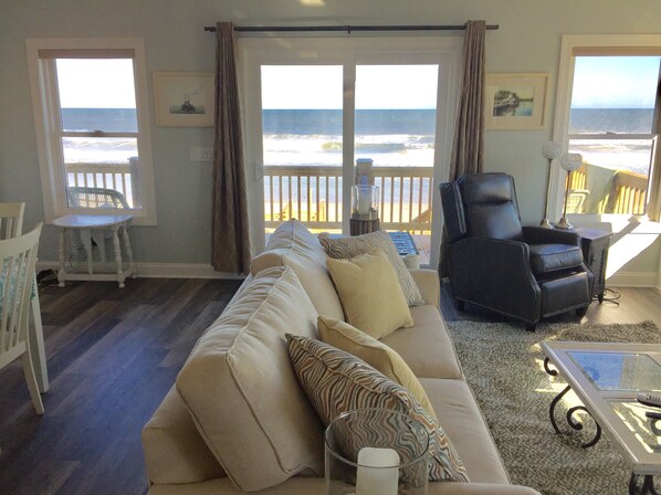 Smart TV, fireplace, DVD player, books