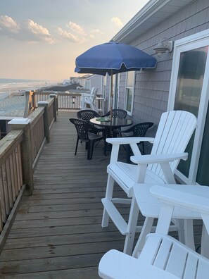 屋外ダイニングエリア