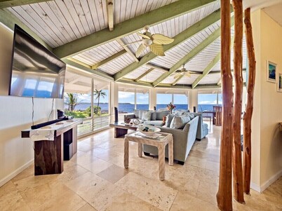 Ocean front~Pool, AC, Spacious! Wow the views 🐋 🐢 ☀️ 