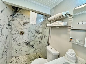 Shower, hair dryer, towels, soap - Gulf & Sunset Views!!!  1BR Apt. C is a Centrally Located, walk to all location (Bradenton Beach)