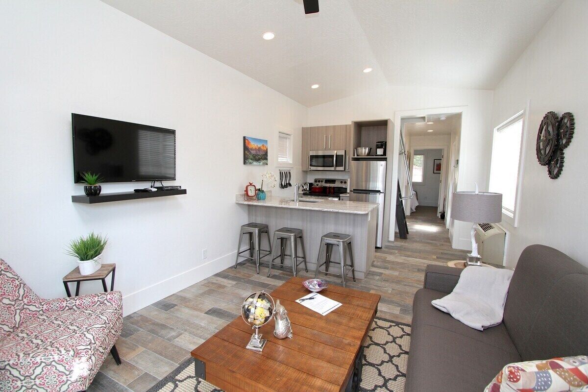 Een televisie en een kantoor