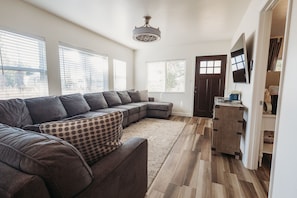 TV, fireplace, DVD player, books