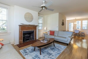 智能電視、書籍