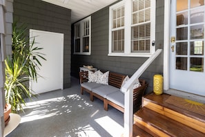 Property grounds - Magnificent, original Va Beach home located a 3 minute walk from the ocean! (Virginia Beach)