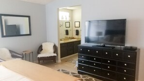 3 bedrooms, desk, iron/ironing board, travel crib - Green Valley(HENDERSON)3 Bdrm,2 BA, POOL/ SPA home,10 miles from the strip (Henderson)