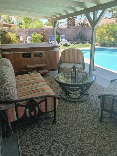 Green Valley(HENDERSON)3 Bdrm,2 BA, POOL/ SPA home,10 miles from the strip