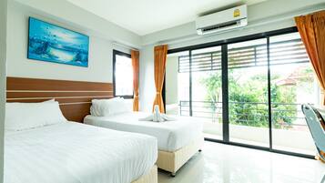 Deluxe Twin Room, Balcony | Desk, blackout curtains, free WiFi