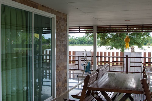 Chum Phae Lagoon Resort