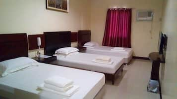 VIP Family Room | Desk, free WiFi, bed sheets