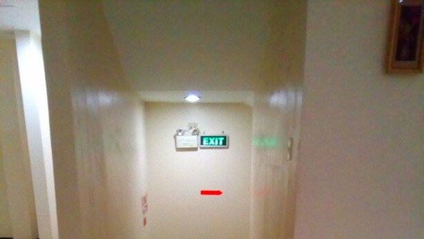 A narrow hallway with a sign indicating an exit. - Asia Novo Boutique Hotel - Ozamiz (Ozamiz)