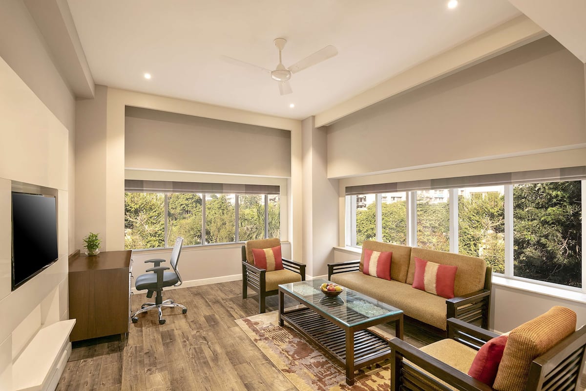 Suite (Room) | Minibar, in-room safe, desk, soundproofing