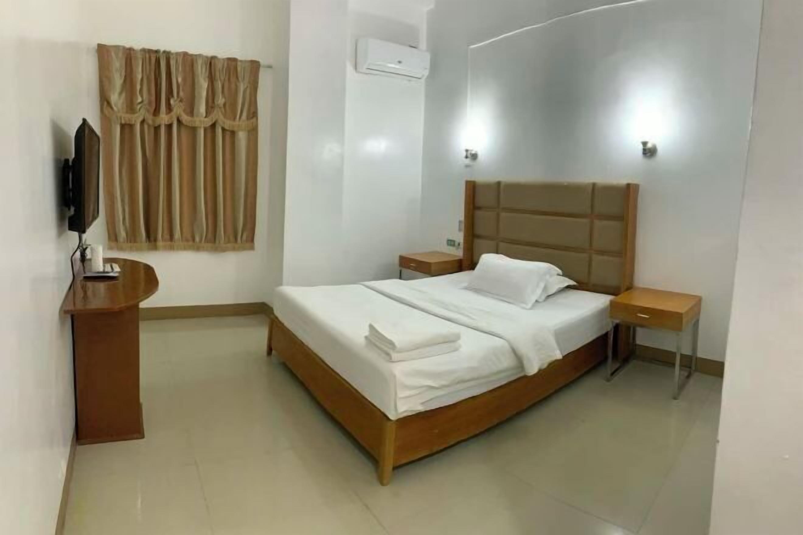 Skrivebord, strykejern/-brett og wi-fi (inkludert)