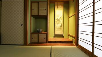 Whole Rent Town House | 2 bedrooms, in-room safe, individually decorated, iron/ironing board