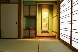 Casa tradicional (Whole Rent Town House) | 2 quartos, cofres nos quartos, individualmente decorados