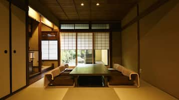 一棟貸し町家 | 客室内のダイニングエリア