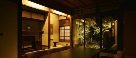 Casa tradicional (Whole Rent Town) | Opções para refeição no quarto