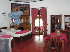 家庭房, 1 间卧室, 阳台, 湖景 | 1 多间卧室、办公桌、免费 WiFi