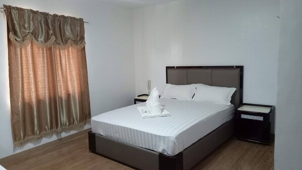 Deluxe-Zimmer | Schreibtisch, Bettwäsche