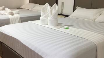 Family Room | Desk, bed sheets