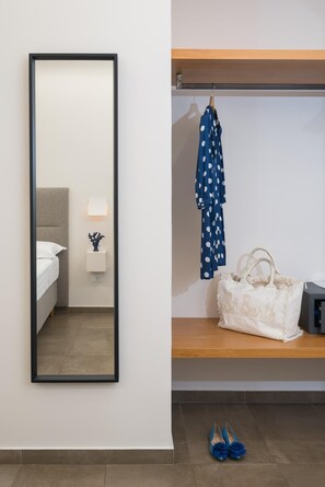 Kahden hengen comfort-huone, osittainen merinäköala (Blu Cobalto) | Ylelliset vuodevaatteet, untuvapeitot, ilmaiset minibaarituotteet