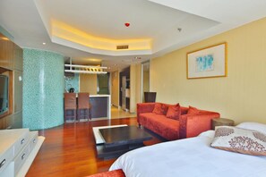 Deluxe Suite with Sea View | Living room - Hailan Sea View Holiday Apart-hotel (Qingdao)