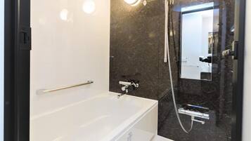 Separate tub and shower, deep soaking tub, free toiletries, hair dryer