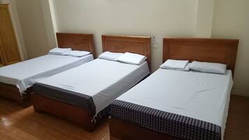 Room (3 Double Beds) | Desk, free WiFi