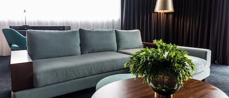 Suite | Area soggiorno | TV a schermo piatto 55 pollici con canali digitali, TV