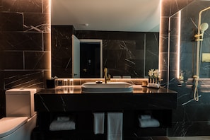 King Deluxe | Bathroom | Designer toiletries, hair dryer, towels - Eatons Hill Hotel (Brendale)