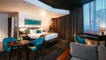 Corner Suite | Living area | 55-inch flat-screen TV with digital channels, TV