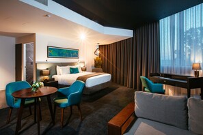Corner Suite | Living area - Eatons Hill Hotel (Brendale)