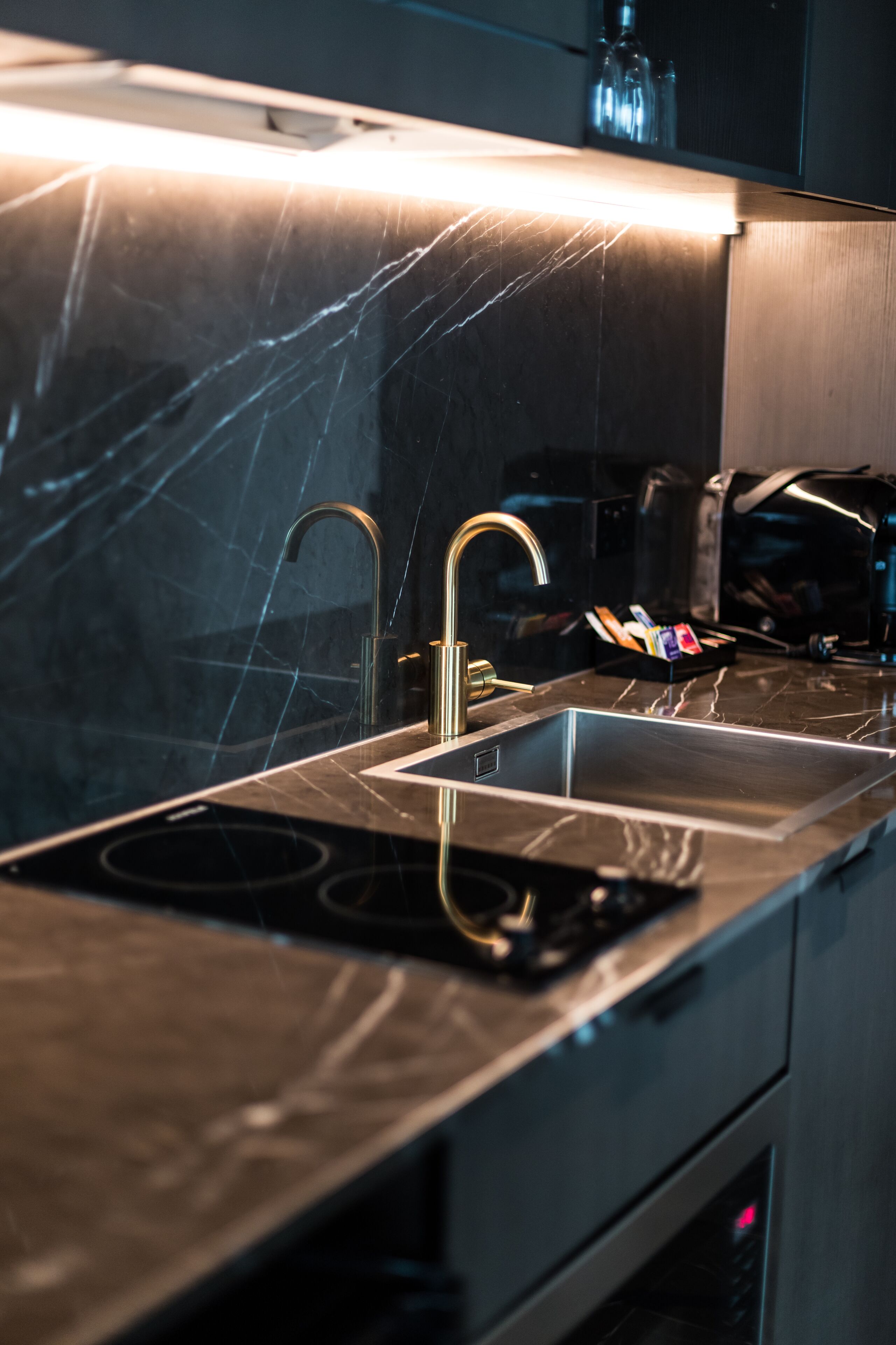 corner suite | private kitchenette | fridge, coffee/tea maker, electric kettle