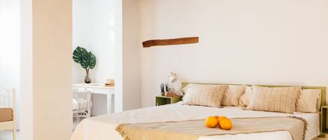 Literie de qualité supérieure, bureau, rideaux occultants