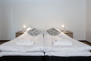 Bureau, chambres insonorisées, Wi-Fi gratuit, draps fournis