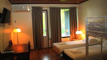 Perhehuone, järvinäköala | Työpöytä, äänieristys, ilmainen Wi-Fi, vuodevaatteet