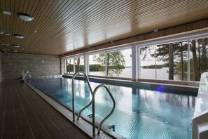Indoor pool, sun loungers - Hotelli Salpa (Luumaki)