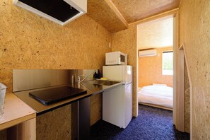 Family Cottage | Down comforters, free WiFi