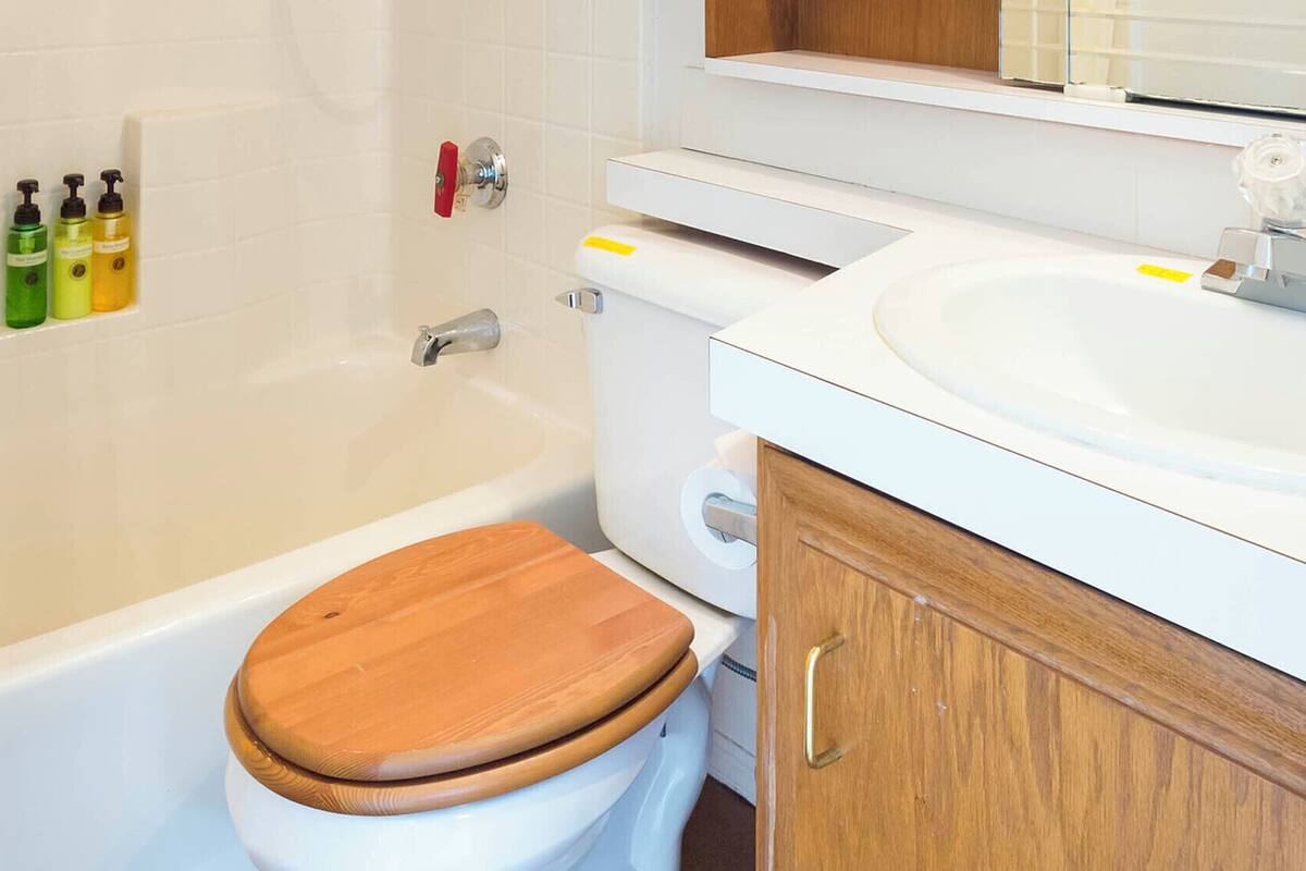Baño | Artículos de higiene personal ecológicos, secador de pelo y zapatillas