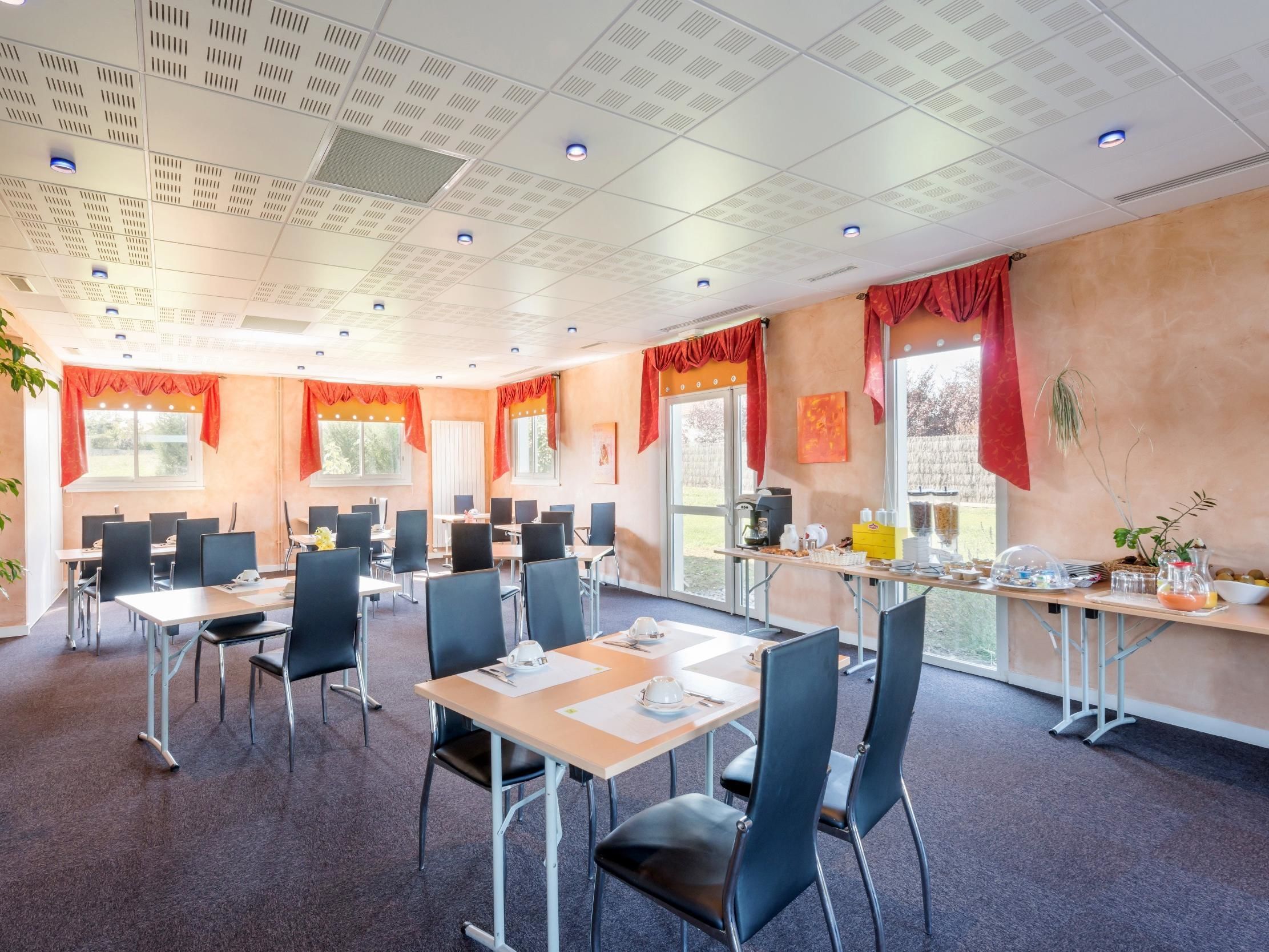 lunch and dinner served, french cuisine