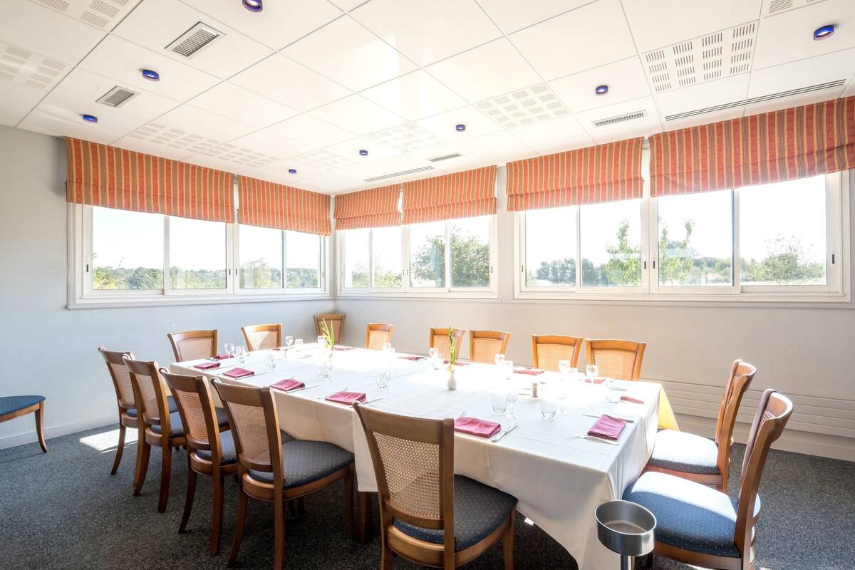 lunch and dinner served, french cuisine