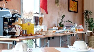 Aamiainen (8.00 EUR per henkilö)